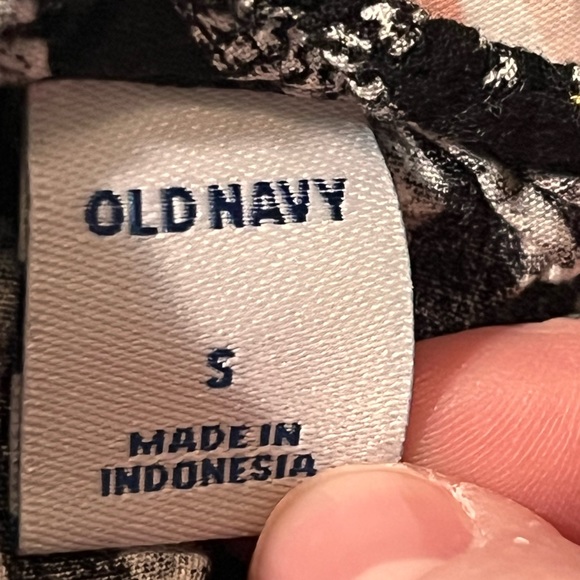 Old navy top - Picture 3 of 3